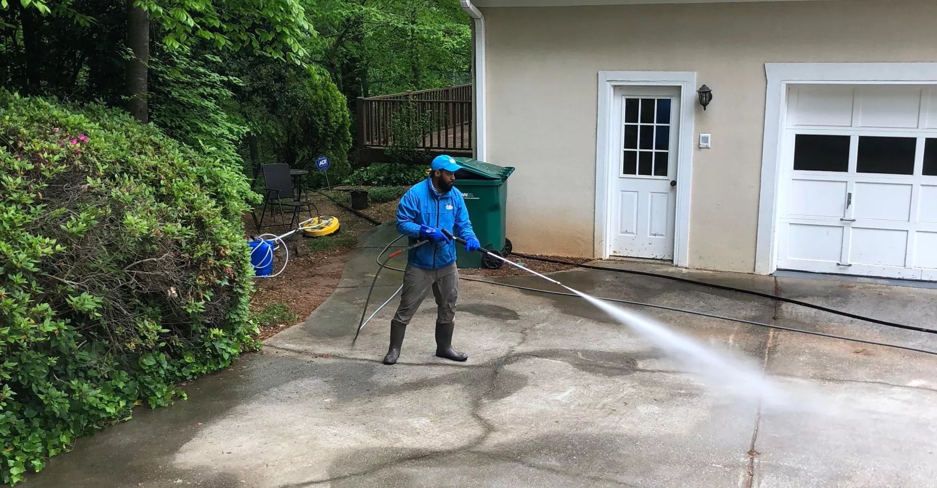 Pressure Washing professional using Breezeworks